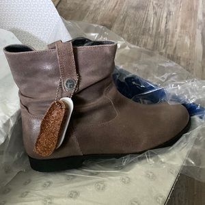 New! Women’s Birkenstock boots